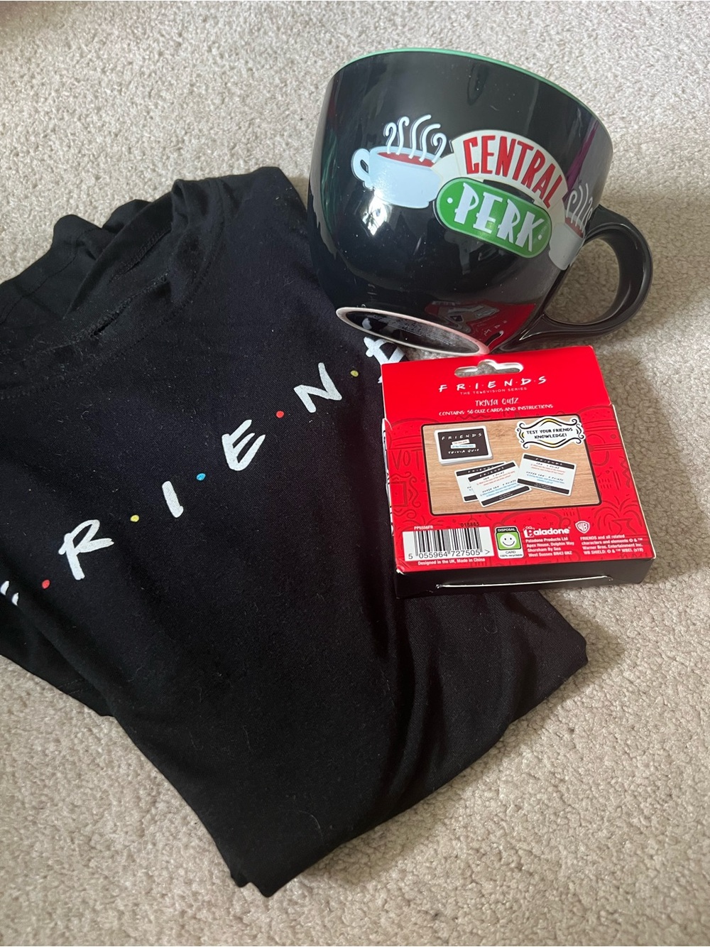 FRIENDS Black Logo T-Shirt with Central Perk Mug & Trivia Cards - Picture 2 of 2